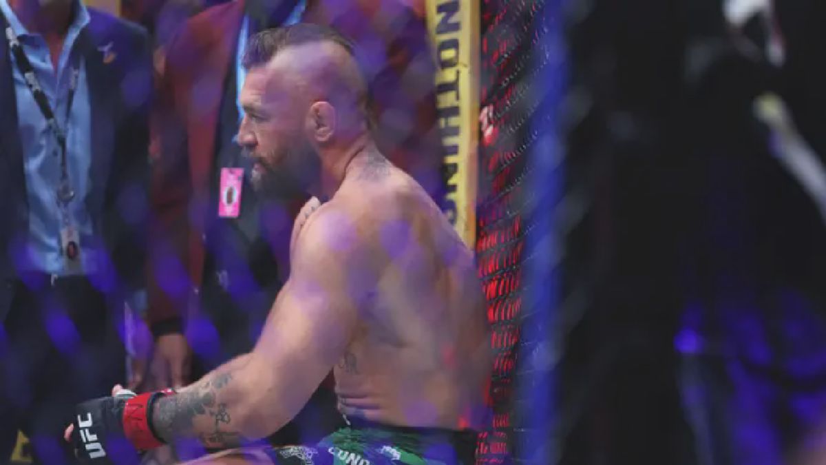 McGregor Cedera Kaki, Kalah di Ronde Pertama dari Holloway