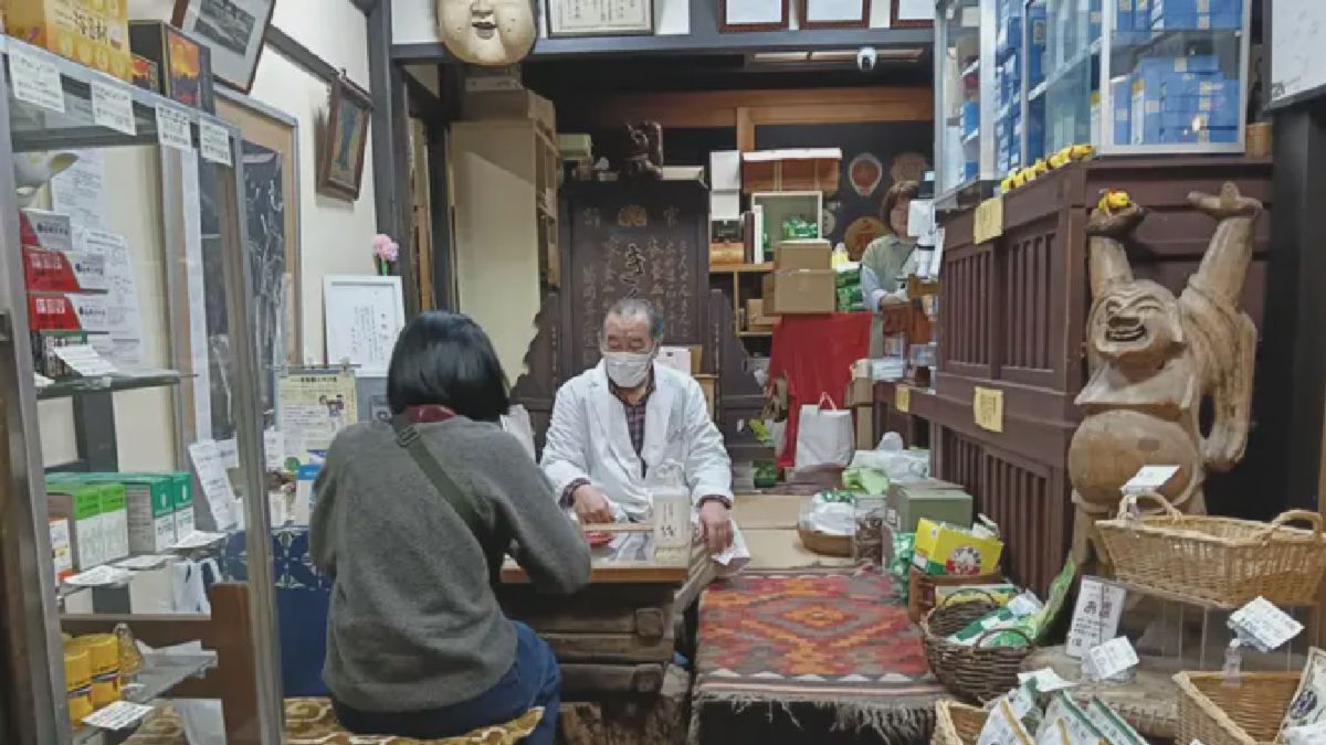 Toko Herbal 8 Abad di Nara Jepang Racik Bumbu Kare