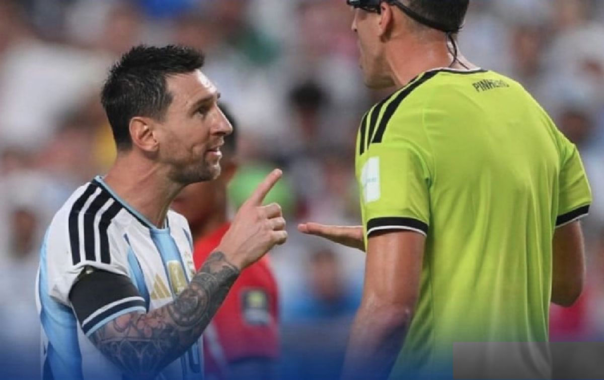 Messi Terlibat Adu Mulut dengan Wasit Portugal: 'Hormati Saya!'