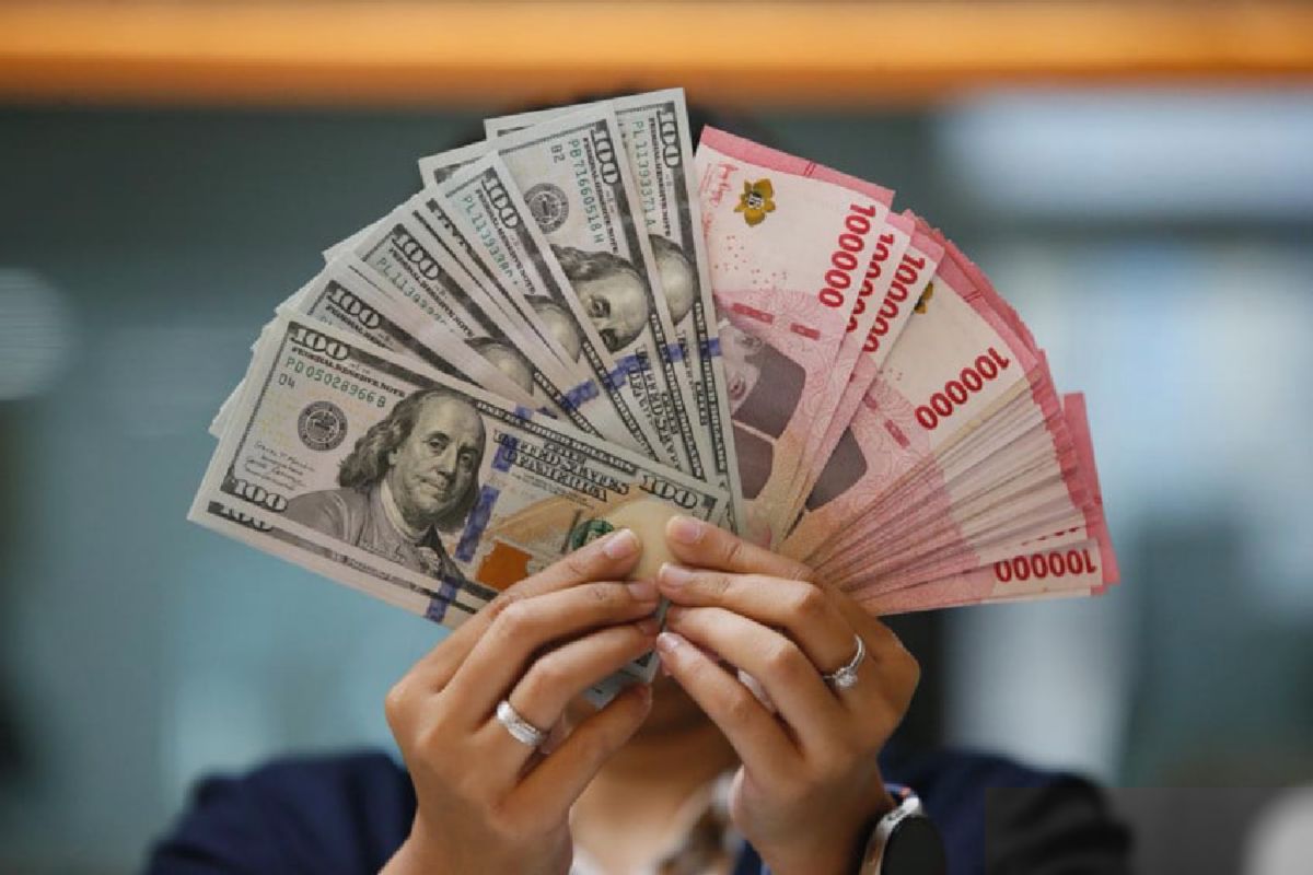 Nilai Tukar Rupiah Anjlok Tembus Rp18.109 per Dolar AS