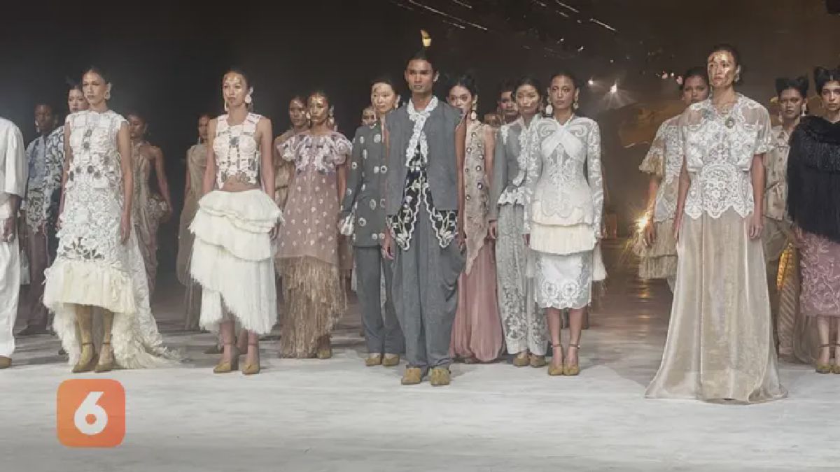 TOTON Hadirkan Koleksi KALA Penutup Mulia in Fashion Jakarta