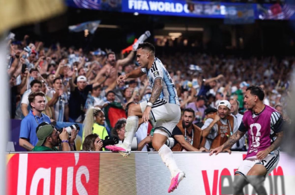 Lautaro Martinez Lolos dari Kartu Merah di Semifinal Piala Dunia