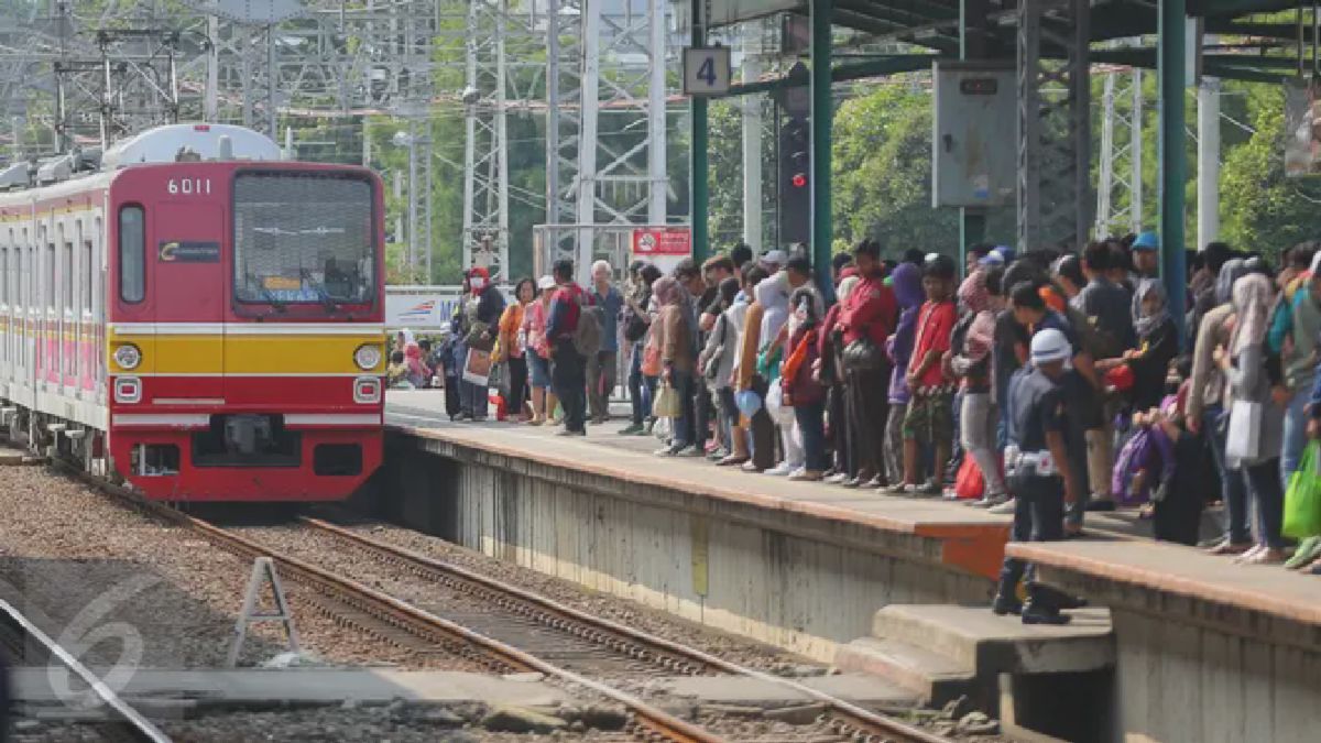 Penumpang KRL di Manggarai Melonjak 70% saat Libur Nyepi
