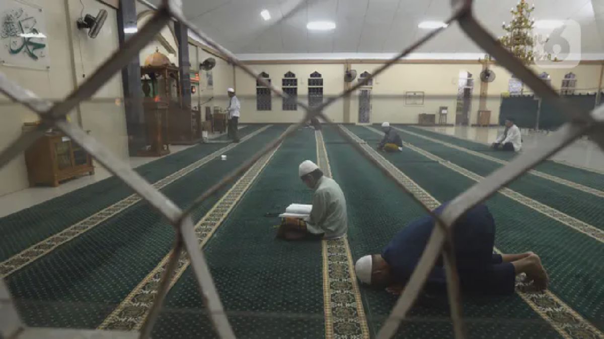 Jemaah Masjid Asy-Syuhada Cikampek Berburu Lailatul Qadar Lewat Itikaf