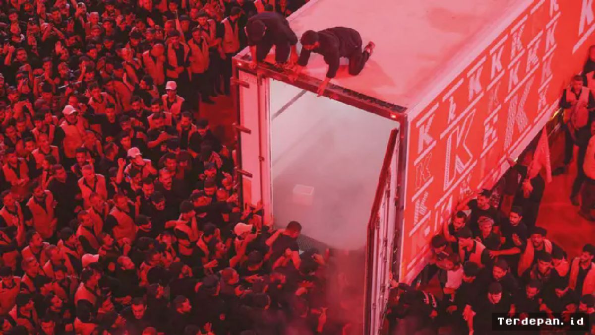 Karbala — Jutaan Pelayat Padati Pemakaman Ali Khamenei