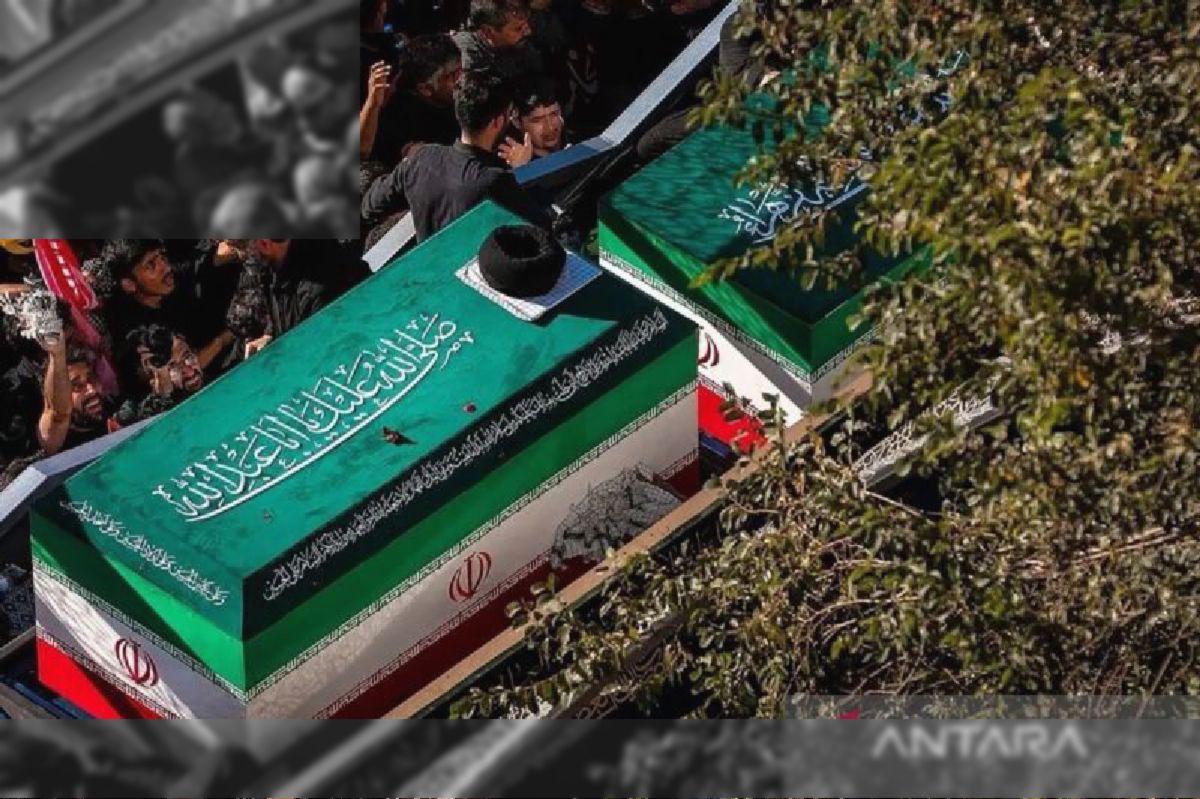 Mashhad — Jenazah Ayatollah Ali Khamenei Dimakamkan di Kompleks Makam Imam Reza