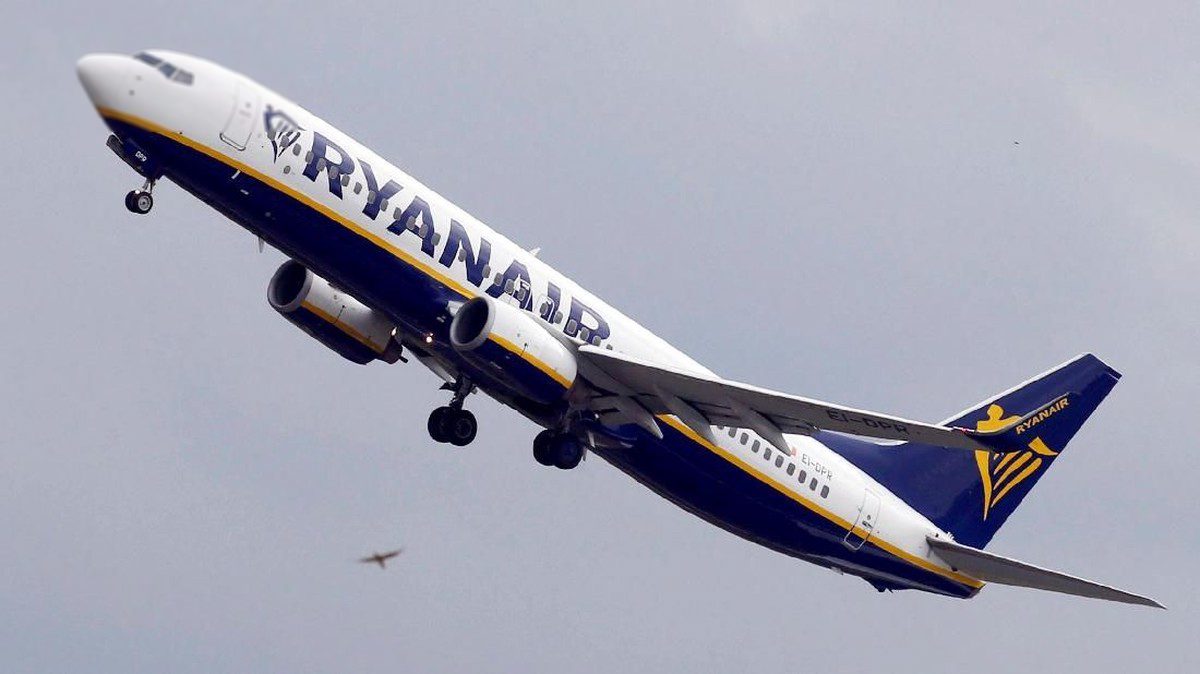 Jendela Lepas, Penumpang Ryanair Nyaris Tersedot Keluar Pesawat