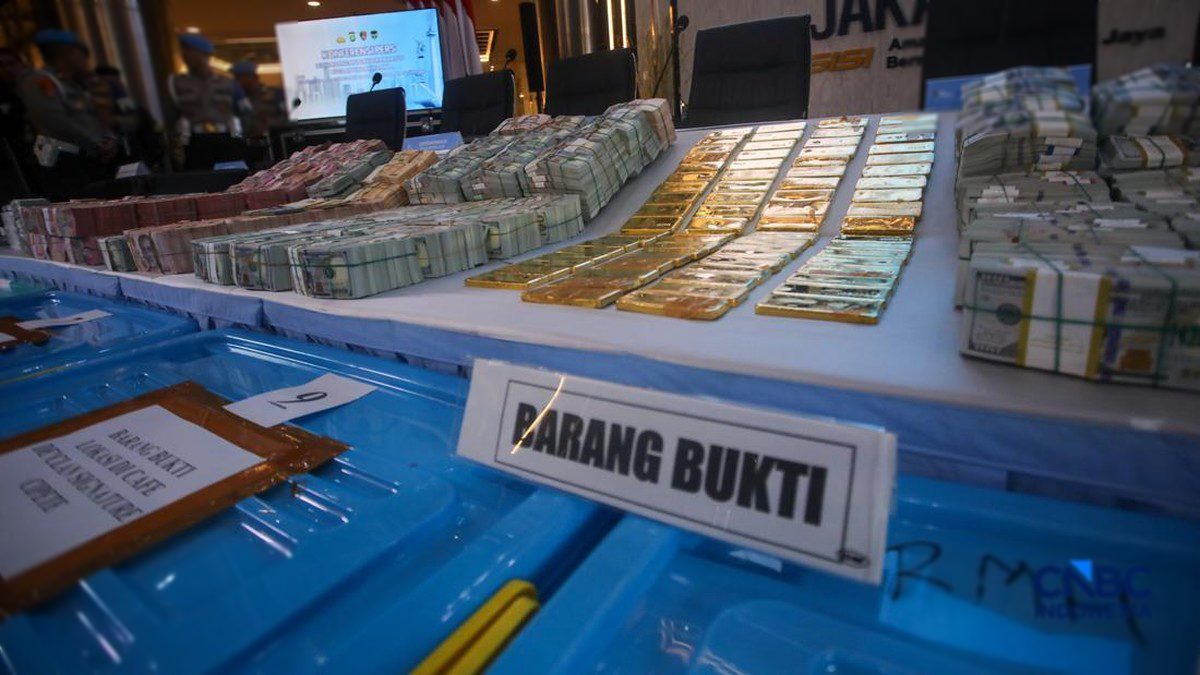 Polisi Sita 74 Kilogram Emas dan Dolar AS dari Tiga Kasus Korupsi