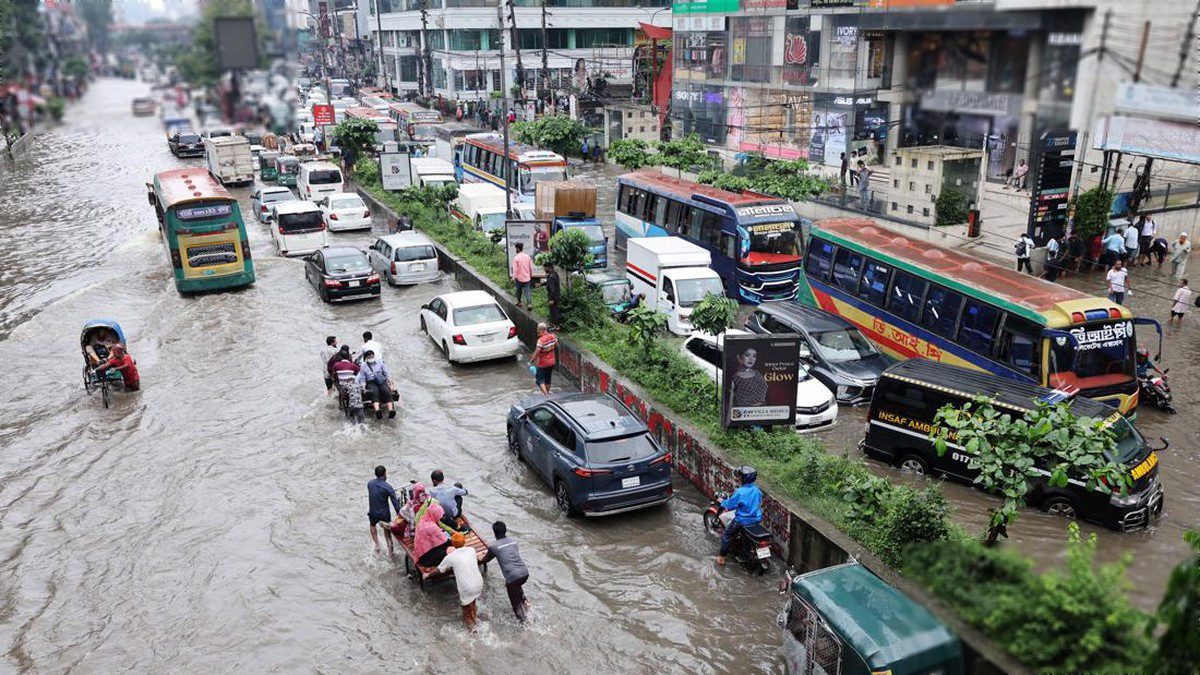 Banjir Dahsyat Lumpuhkan Dhaka: 44 Tewas, Jutaan Terisolasi