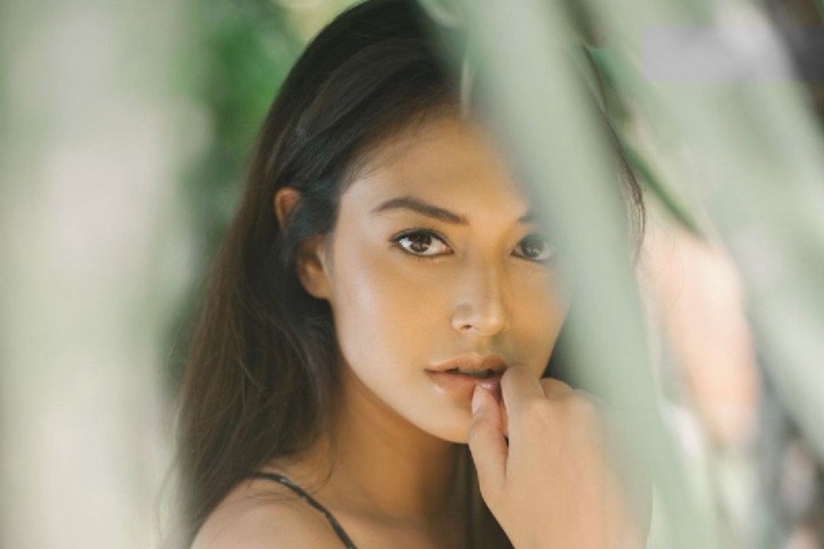 Aurelie Moeremans Rilis Buku Memoar Perdana Berjudul Broken Strings