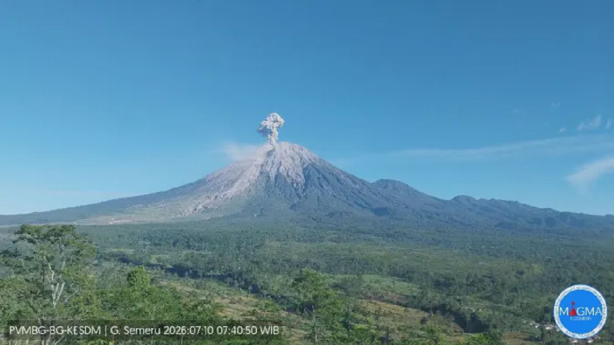 Gunung Semeru Erupsi Pagi Ini, Warga Diimbau Waspada