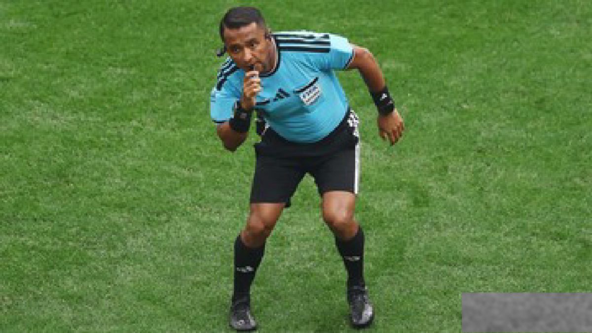 Wasit El Salvador Ivan Barton Pimpin Laga Prancis vs Spanyol di Semifinal